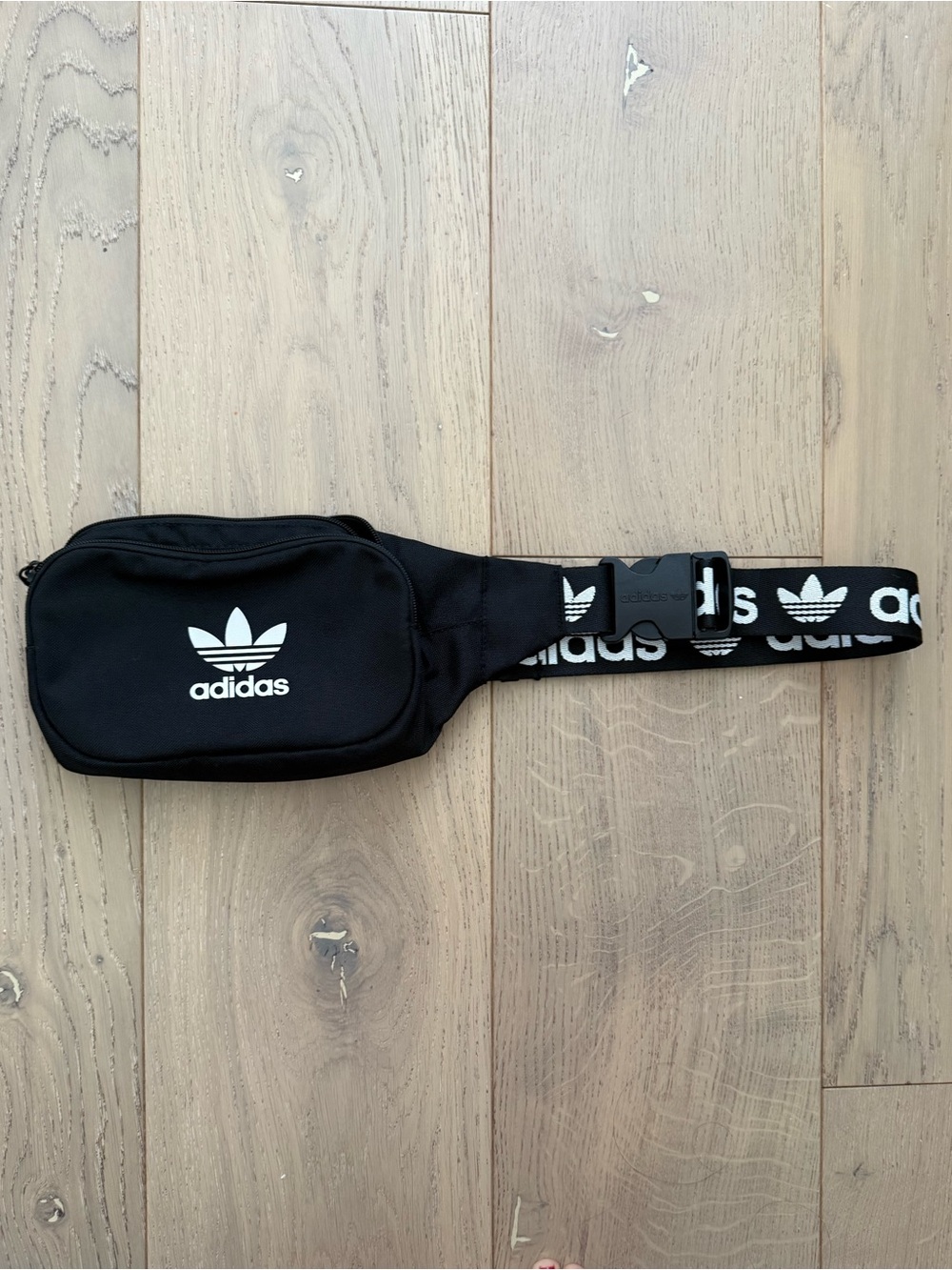 adidas Originals adicolor bumbag in black with branded strap - Picture 4 of 9